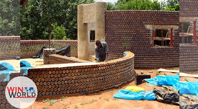 Nijeryalılar Plastik Şişelerle Ekolojik Evler İnşa Ediyor